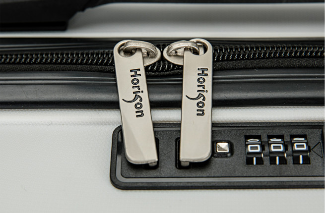 Valise Alaska coloris blanc rigide 4 double roues ultra légère et ultra résistante vue curseurs de zip